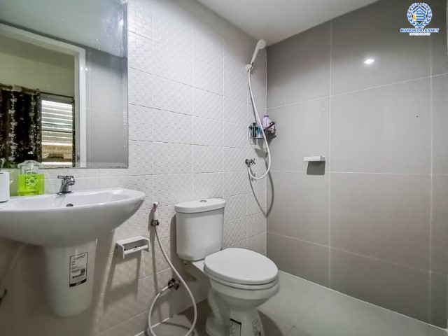 ทาวน์เฮ้าส์มือสองย่านศาลายา โครงการ พฤกษาวิลล์56 บรมราชชนนี บ้านสวยพร้อมเข้าอยู่จากแบรนด์ดัง *พฤกษาเรียลเอสเตท*  เนื้อที่ 19 ตร.ว. ฟังก์ชัน 3 ห้องนอน 2 ห้องน้ำ บนทำเลเชื่อมต่อหลายเส้นทาง  เข้าเมืองได้อย่างง่าย พร้อมราคาสุดคุ้ม จองเลย!!